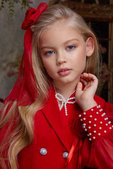 Kız Çocuk Bilekleri İnci Boncuk İşlemeli Kolları Şeffaf Kumaş Taş Düğme Detaylı Kırmızı Elbise - Resim 5