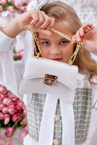 Kız Çocuk Yakası Bağlama Detaylı Kolları Şifon Beli Fırfırlı Üzeri Şanel Kumaş Yeşil Elbise - Resim 9