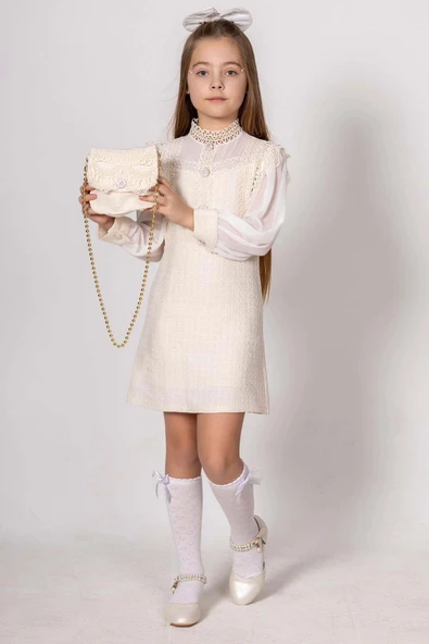 Kız Çocuk Omuzları ve Göğsü Güpür İşlemeli Taş Düğme Detaylı Şanel Krem Elbise ürün görseli