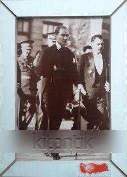 ATATÜRK RESMİ 5 (TAKIM ELBİSELİ)  - PASPARTU ÇERÇEVELİ 29 x 40 Cm. MUKAVVA