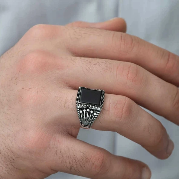 Gümüş Oniks Taşlı Taç Desenli Erkek Yüzük - 2
