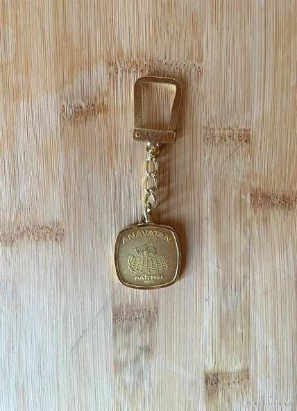 ANAVATAN PARTİSİ ANAHTARLIK VİNTAGE ANAHTARLIK ALTIN SARISI ANAHTARLIK