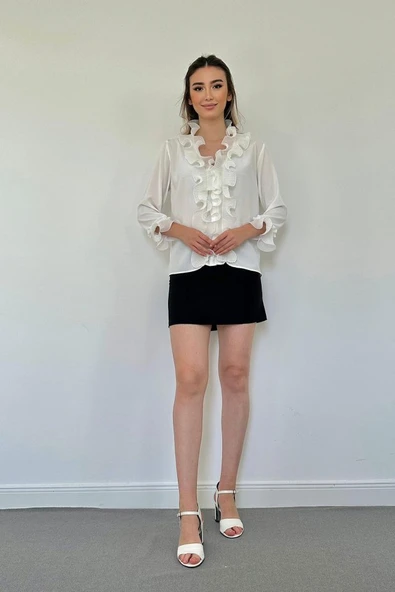 Beyaz Yakası Volanlı Gömlek