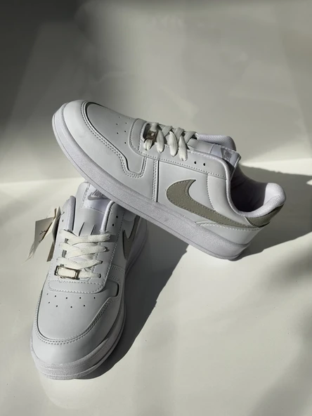 Ayakkabı kapınızda nike unisex beyaz