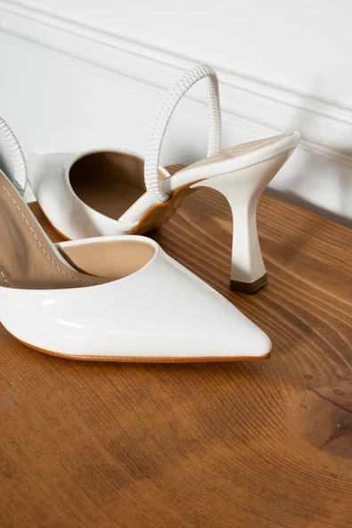 SEFAT Arkası Açık Köşeli Lastikli Rahat Taban Kadeh Kadın Rugan Topuk Ayakkabı - 2