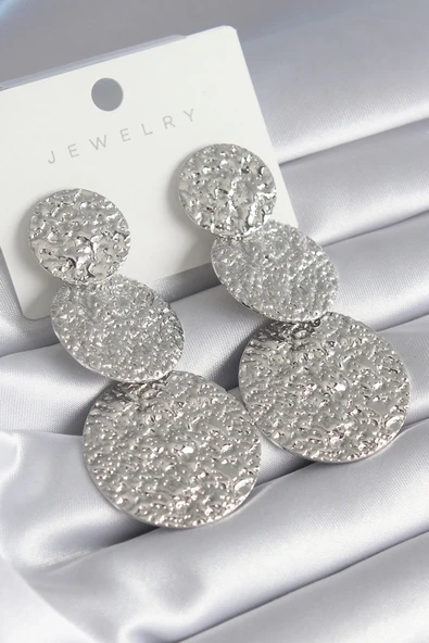 HEYF Pirinç Gümüş Renk İşleme Detay Plaka Sallantı Model Kadın Küpe ürün görseli