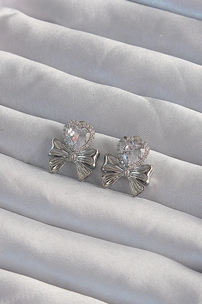 HEYF Pirinç Gümüş Renk Zirkon Taşlı Kalp Model Fiyonk Küpe ürün görseli