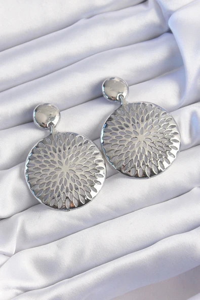 HEYF Pirinç Gümüş Renk Oval İşlemeli Küpe ürün görseli 1