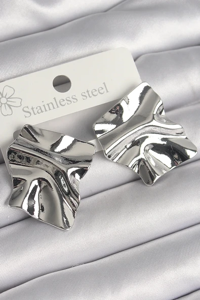 HEYF Pirinç Gümüş Renk İşlemeli Kare Plaka Model Kadın Küpe ürün görseli 1