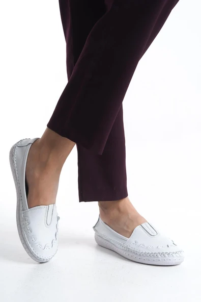 Kadın Hakiki Deri Babet Düz Taban Önü Lastik Detaylı Slip-On Günlük Ayakkabı - 2
