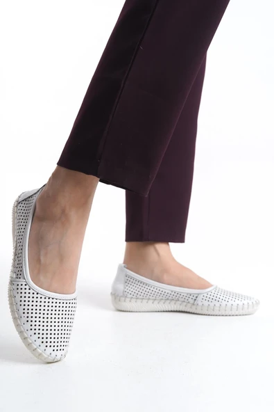 Kadın Hakiki Deri Tam Ortopedik Delikli Babet Dikişli Tam Kalıp Günlük Düz Ayakkabı - Resim 2