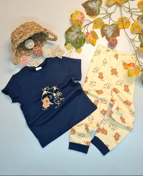 Çocuklar İçin Mevsime Uygun Kısa Kol Pijama Takımı