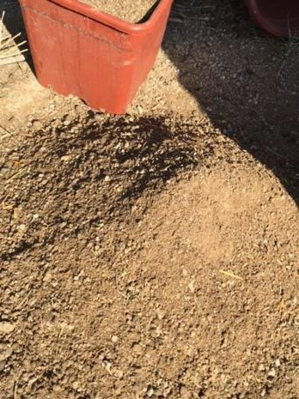 15 LT (10 KG) 100 DOĞAL TINLI BAHÇE TOPRAĞI (3TE 1 KEÇİ GÜBRESİ KATKILI)