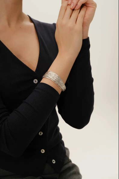 Gümüş özel tasarımlı modern görünümlü 25 sıra likit bileklik SGTL12804GUMUS - Resim 3