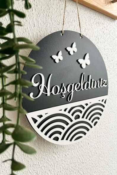 Hoşgeldiniz Yazılı Kapı Süsü - Siyah  Beyaz MDF Geometrik Şekil ve Kelebek Süslemeli 25 cm - 3