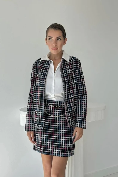 Siyah Önü Açık Ceket Ve Eteği Zincirli Takım ürün görseli