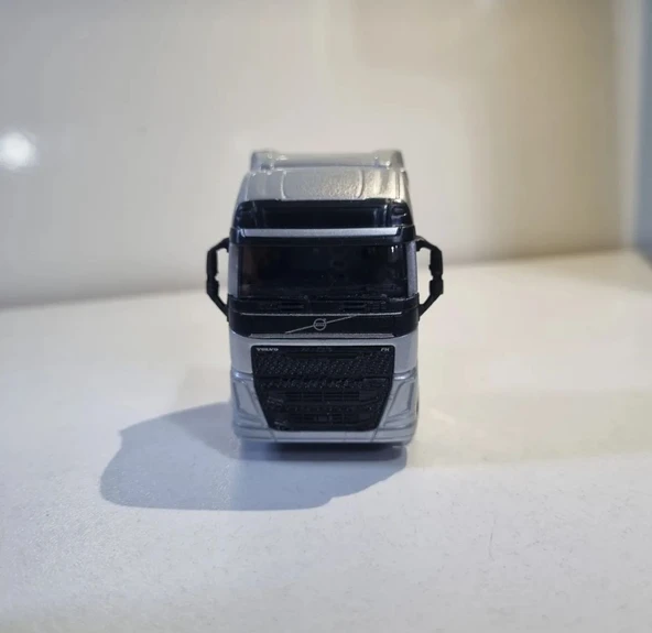 Gri Diecast Model Araç 9 Cm Volvo FH Metal Çekici Oyuncak Tır Kafa - 4
