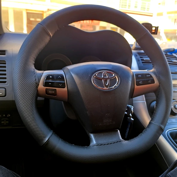 DİKİŞLİ DİREKSİYON KILIFI SİYAH DERİ NOKTALI DERİ SİYAH DİKİŞLİ TOYOTA AURİS İÇİN - Resim 2