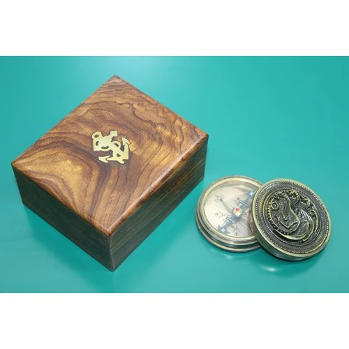 Ahşap Kutulu Pirinç Pusula Ejderha Desenli ürün görseli