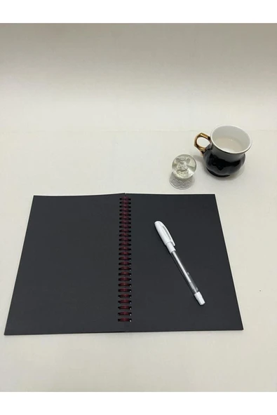 Notebook Siyah Yaprakli Spiralli Defter 15x21 Cm 100 gr 40 Yaprak 80 Sayfa Ve Beyaz Kalitli Jel Kalem