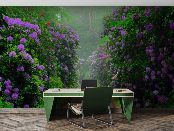 Mor Çiçekli Yeşil Orman Patika Yol Manzaralı Duvar Kağıdı - Resim 4