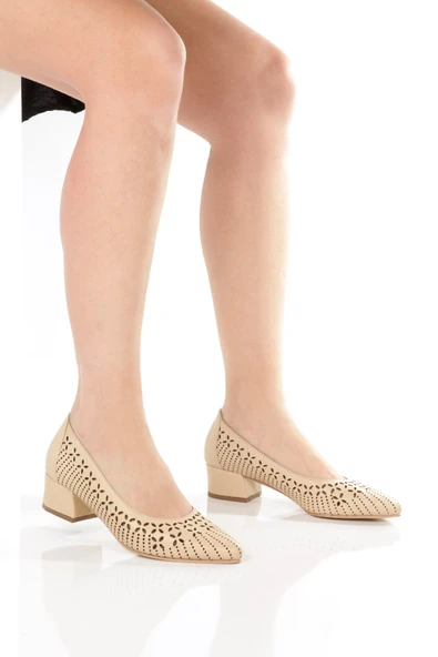 ​​Tiran Bej Rengi Hakiki Deri Stiletto Kısa Kalın Topuklu Yazlık Ayakabı - Resim 4