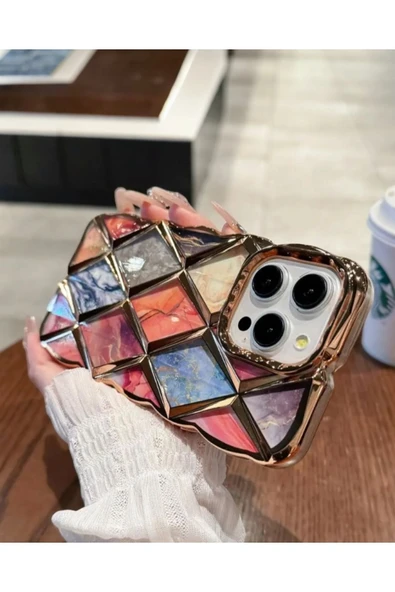 Iphone 15 Pro Uyumlu Baklalı Desenli Kılıf ( Gold )