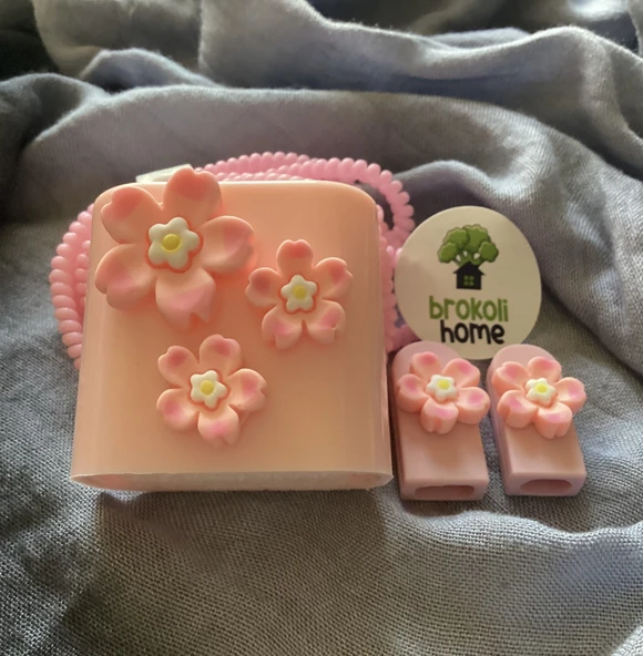 Brokoli Home iPhone 18W/20W Uyumlu Şarj Kılıfı,Şarj Kablo Örme Aparatı, Kablo Koruyucu Aparatı,çiçek