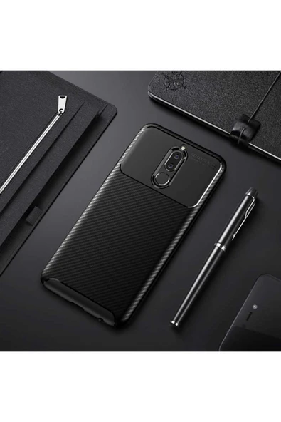 Huawei Mate 10 Lite Kamera Çıkıntılı Karbon Fiber Dokulu Renk Atmaz Koruyucu Kapak (negro)