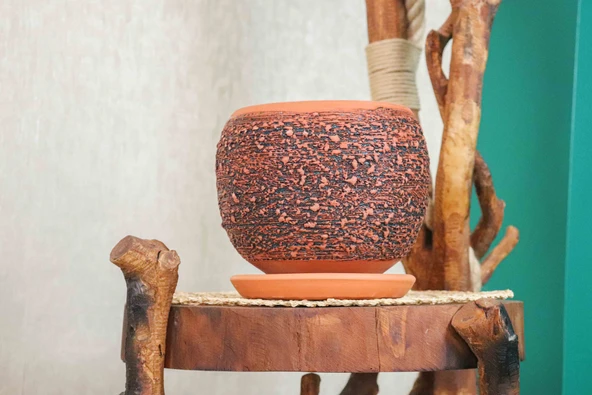 PÜSKÜRTME MODEL TABAKLI ALTI DELİK TERRACOTA TOPRAK SAKSI ürün görseli