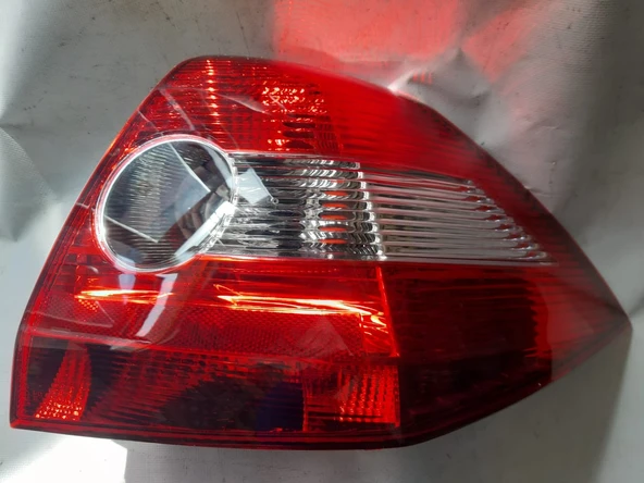 Orjinal Renault Mais Düyü Hariçtir Stop Lambası Megan II Sedan sağ mais  farba düyü hariçtir 8200142681 model 2002-2006 Orjinal parçadır renault mais markadır farba - 2