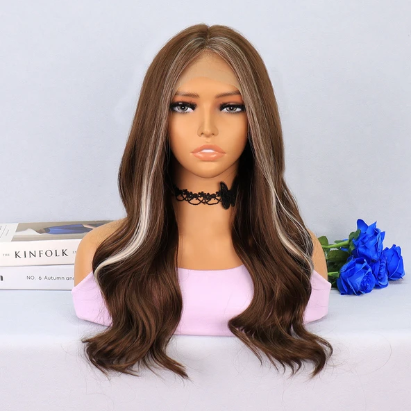 Kumral Önlerde Platin Işıltılı Dalgalı Tül Peruk ürün görseli