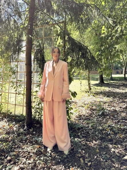 Pudra Kol Ucu Tüylü Ceket & Pantolon Takım