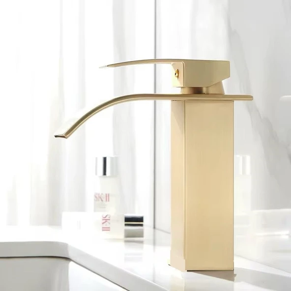 LAVABO BATARYASI MAT GOLD ŞELALE KARE GÖVDE EĞİMLİ HAVZA BANYO ARMATÜR ÇİFT GİRİŞ MUSLUK LÜKS ERGONOMİK - 5