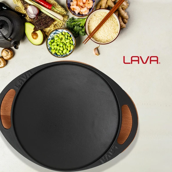 Lava Döküm Yuvarlak Saç Kavurma Tavası Döküm Demir Yekpare Çift Kulplu Kayın Servis Ahşabı Çap(Ø)20cm. - Resim 6