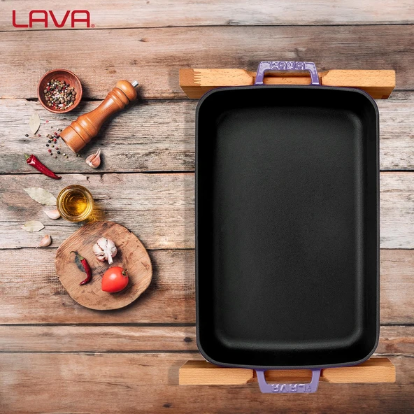 Lava Döküm Dikdörtgen Rosto ve Fırın Tepsisi Kayın Servis Ahşabı Döküm Demir Yekpare Çift Kulplu Ölçü 22x30cm.  Mor - 7