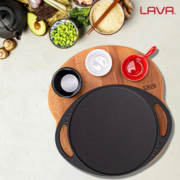 Lava Döküm Yuvarlak Saç Kavurma Tavası Döküm Demir Yekpare Çift Kulplu Kayın Servis Ahşabı Çap(Ø)20cm. (Sos kapları dahil değildir) - Resim 5