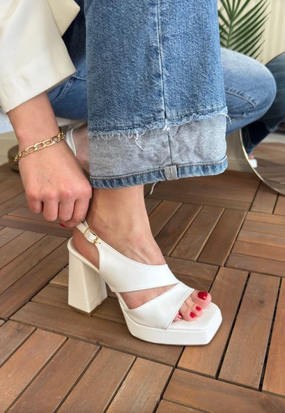 Pabucmarketi Beyaz Suni Deri Topuklu Kadın Sandalet - 4