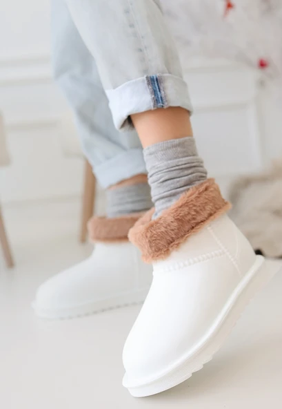 Pabucmarketi Beyaz Oval Burunlu Su Geçirmez İçi Kürklü Kadın Bot