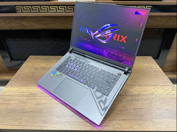 Asus ROG G614JV-N3157W i7 13650HX 16GB RAM RTX4060 W11 16" 165Hz - 4