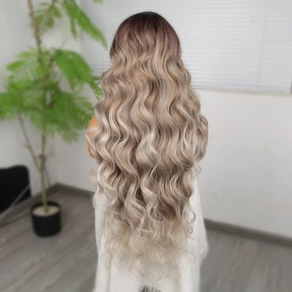 Rus Kumralı Beyaz Platin Ombreli Işıltılı Ekstra Uzun Fiber Sentetik Dalgalı Tül Peruk - Resim 4