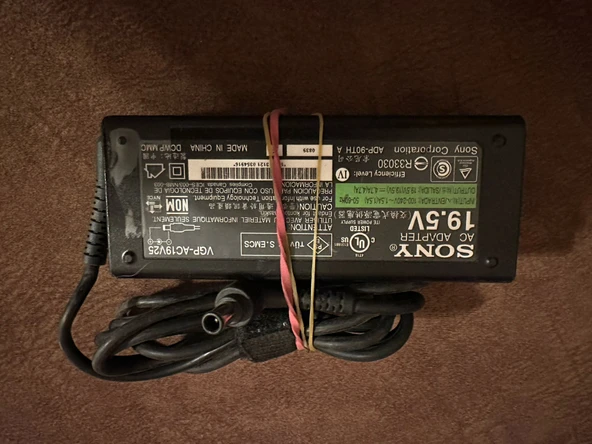Sony Vaio VGP-AC19V25 19.5VOLT 4.74 Notebook Adaptör 2.EL KULLANILMIŞ ürün görseli 1