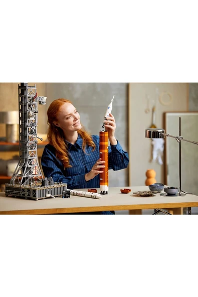 Icons 10341 Nasa Artemis Uzay Fırlatma Sistemi (3601 Parça) - 4