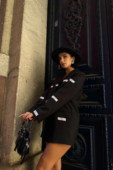 Siyah Etiket Detaylı Ceket - 3