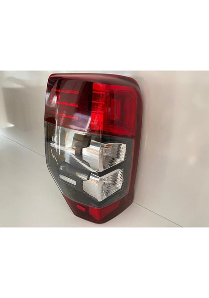 Mitsubishi L200 Stop Lambası SOL ŞÖFÖR  TARAF LEDSİZ 2019-SONRASI - 2