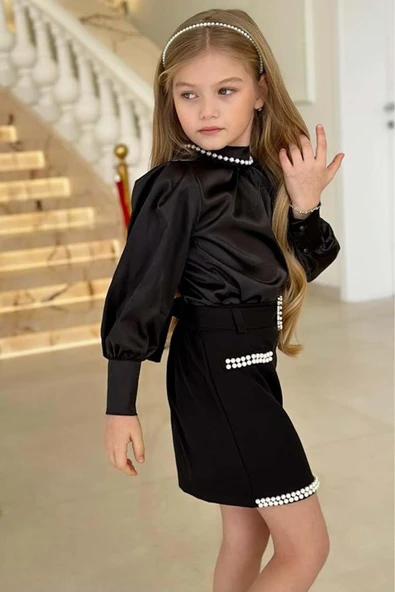 Kız Çocuk Dik Yaka Pileli Saten Bluz Etek Ucu İnci İşlemeli Kemerli Siyah Etekli Takım - 4