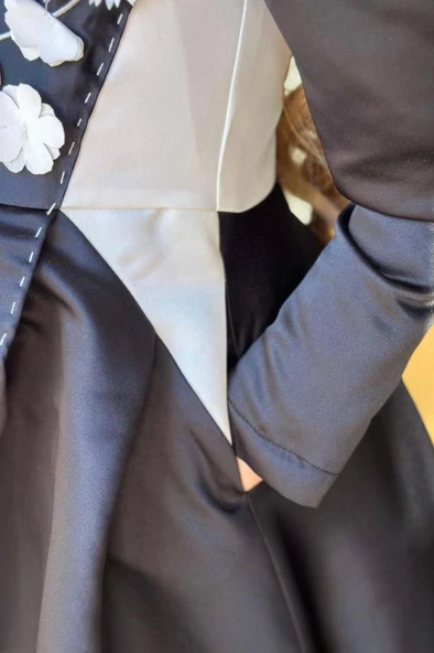 Kız Çocuk Sırtı Fermuar Detaylı Beyaz Renk Göğsü Papatya Detaylı Karpuz Kol Cepli Siyah Elbise - Resim 6