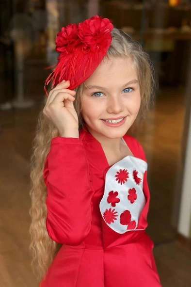 Kız Çocuk Kare Yaka Göğsü Pano Çiçek Asimetrik Kesim Kırmızı Elbise ürün görseli