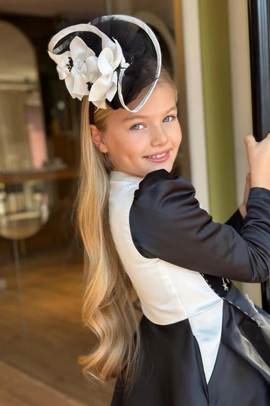 Kız Çocuk Sırtı Fermuar Detaylı Beyaz Renk Göğsü Papatya Detaylı Karpuz Kol Cepli Siyah Elbise - Resim 5