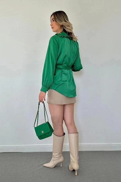 Yeşil Yakası Fırfırlı Kuşaklı Saten Gömlek - Resim 4